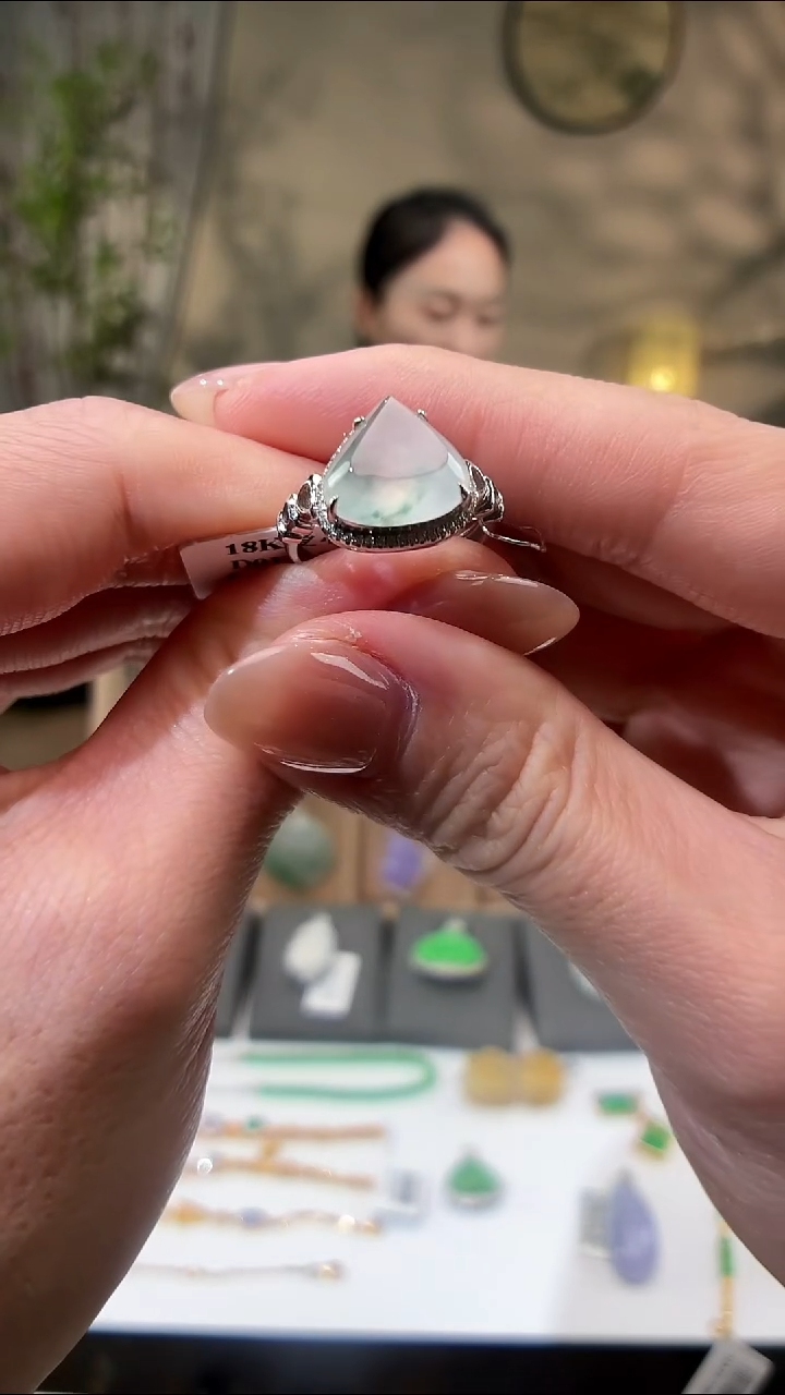 18K金镶嵌戒指翡翠戒指