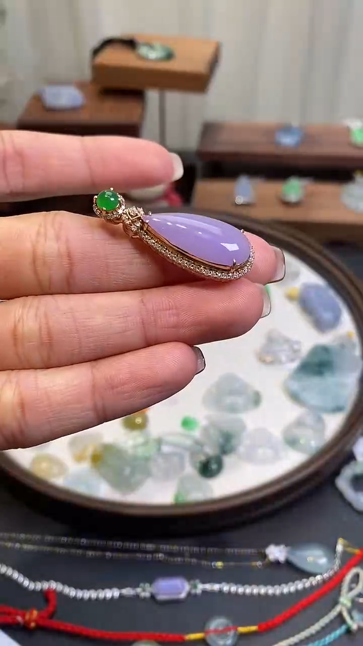 【闪购商品】翡翠颈饰18K金镶嵌水滴