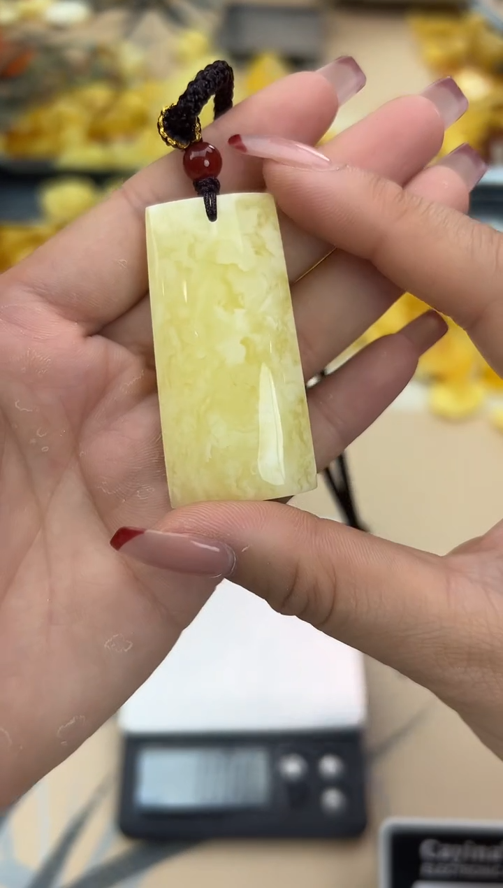 【闪购商品】琥珀裸石未镶嵌蜜蜡吊坠