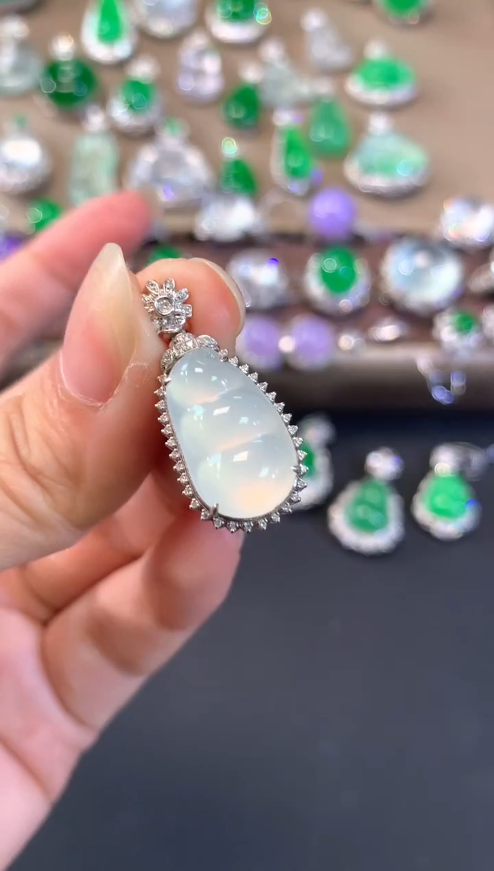 【闪购商品】翡翠吊坠(不含链)18K金镶嵌A384|3980