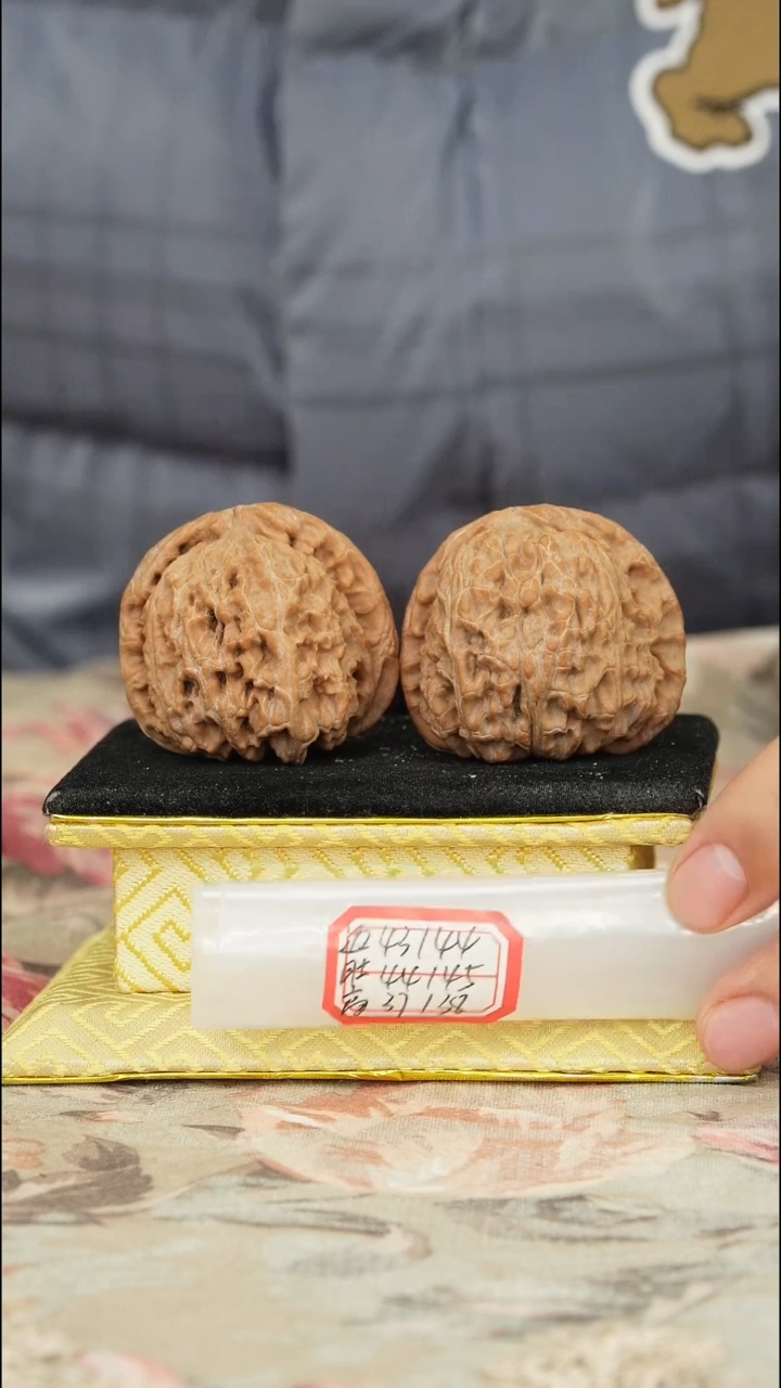 【闪购商品】文玩核桃把件白狮子