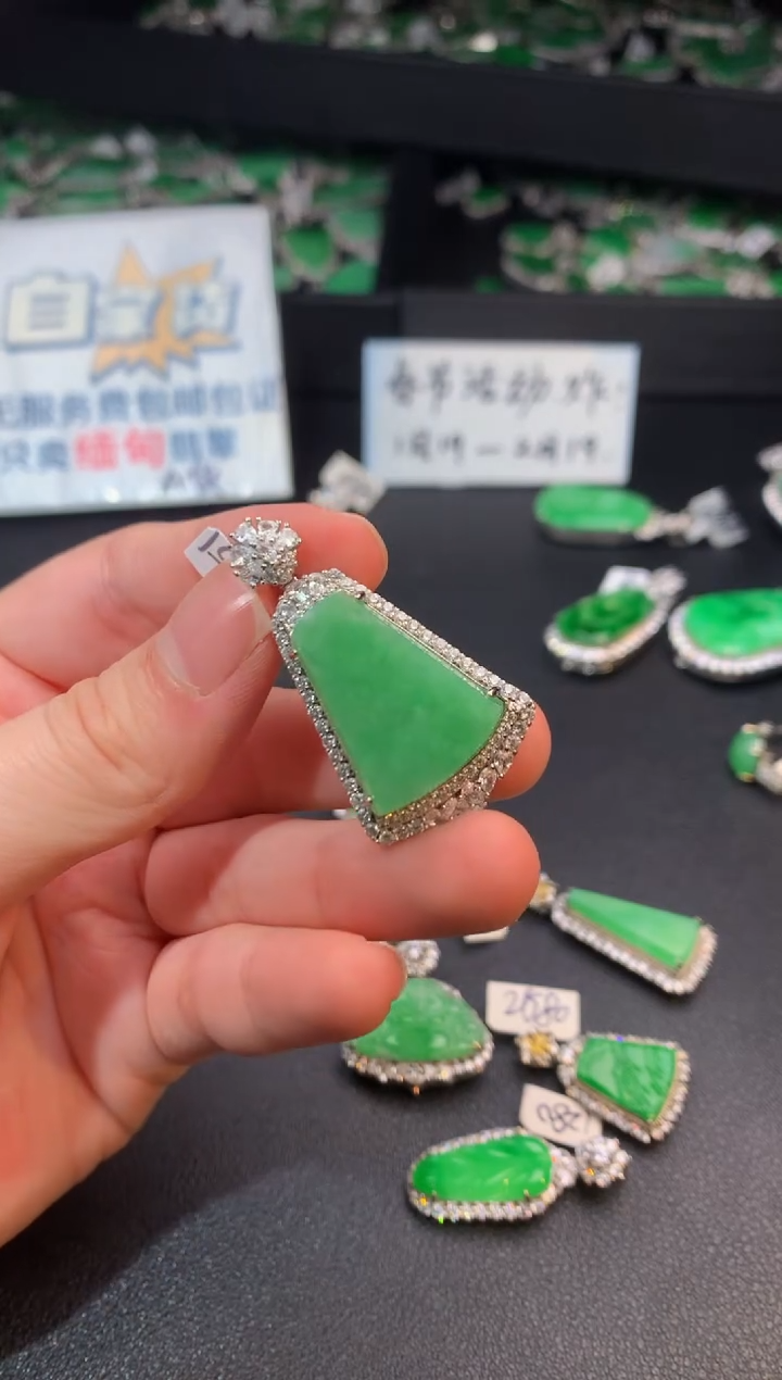 【闪购商品】翡翠颈饰银S925镶嵌翡翠