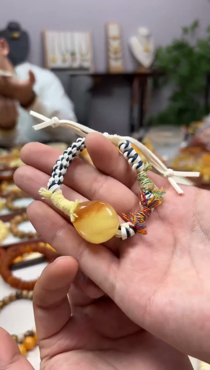 【闪购商品】琥珀裸石未镶嵌手绳