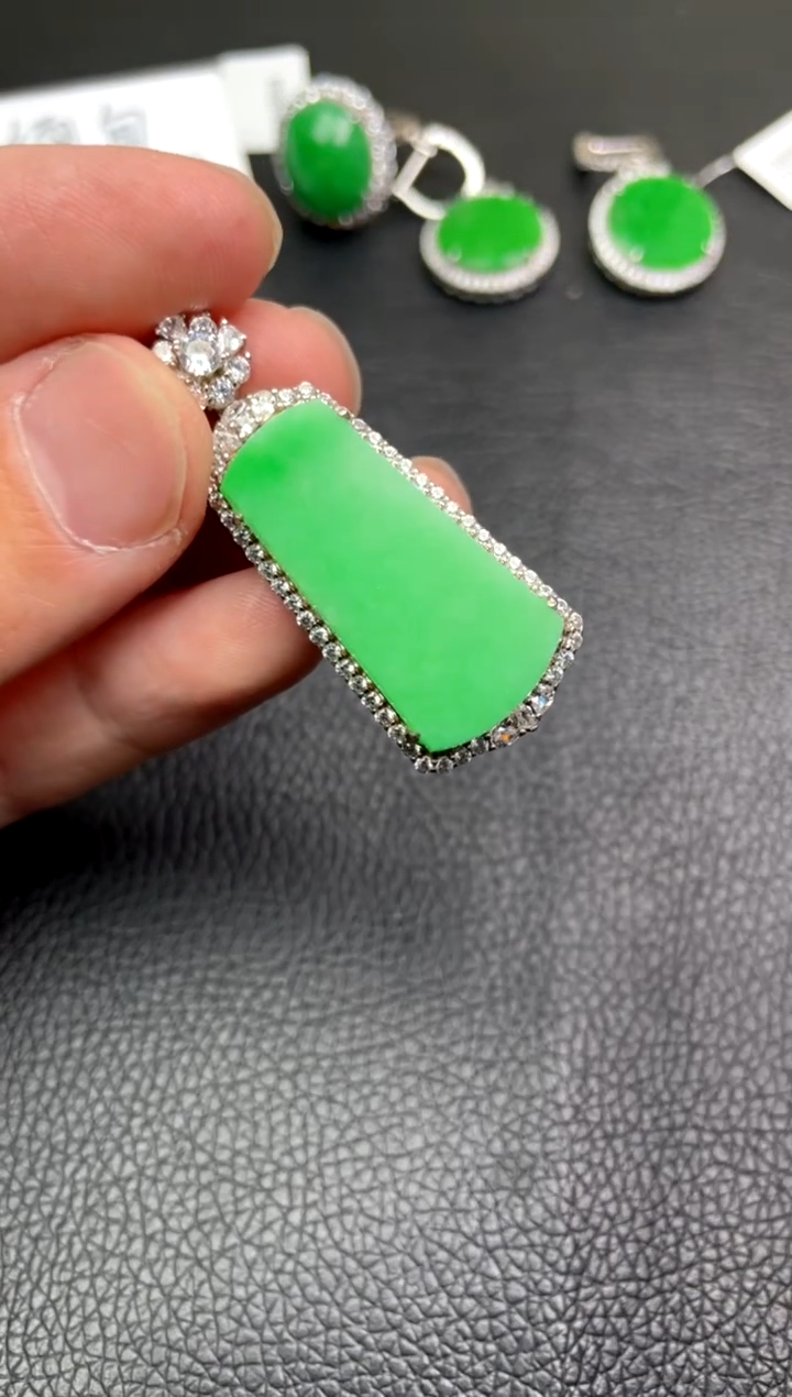 【闪购商品】翡翠吊坠(不含链)银S925镶嵌吊坠