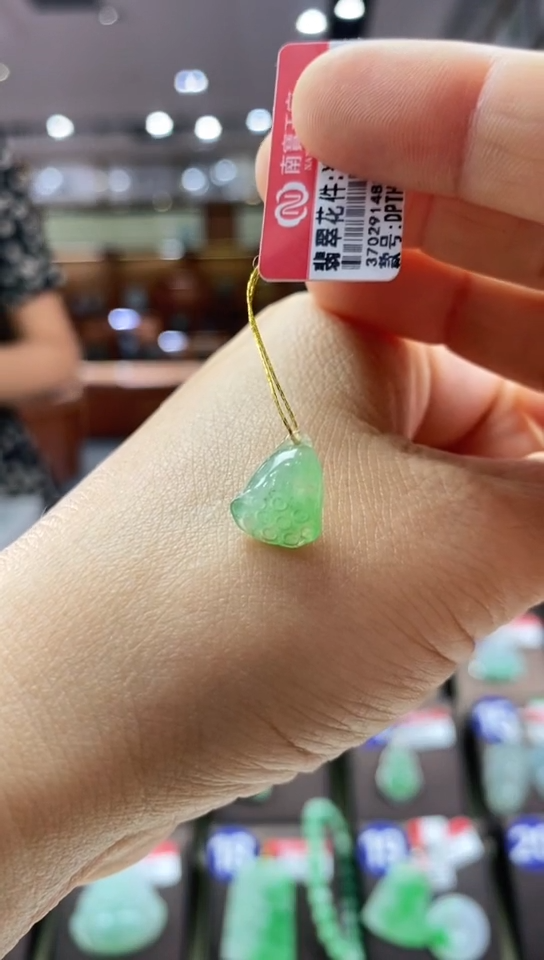 颈饰未镶嵌翡翠橘*~莲蓬1