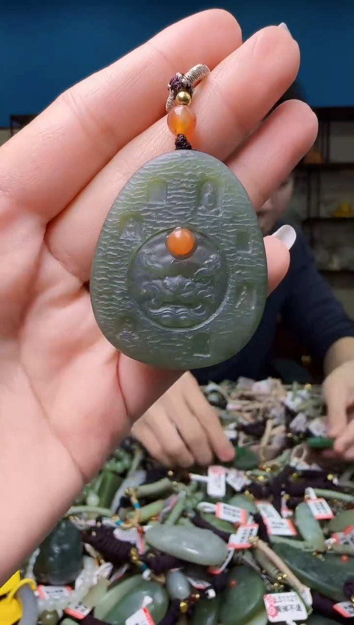 颈饰未镶嵌和田玉1