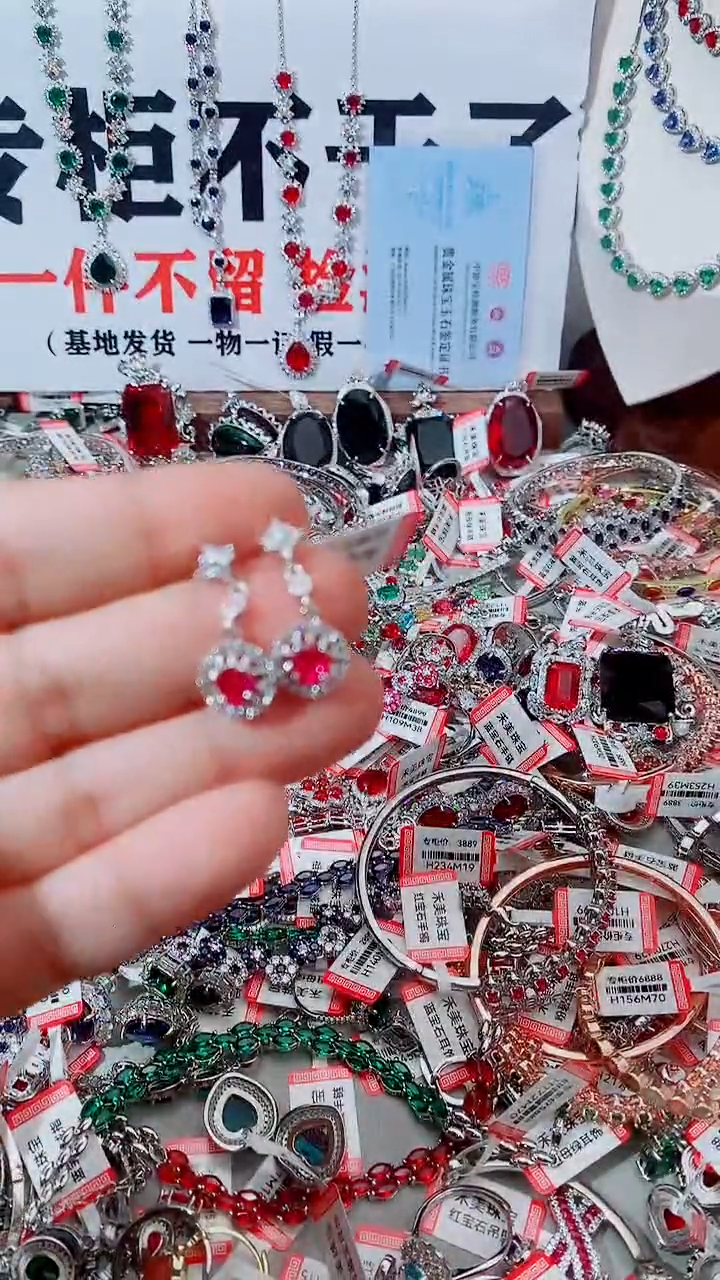 未镶嵌耳饰红宝石红宝石耳钉