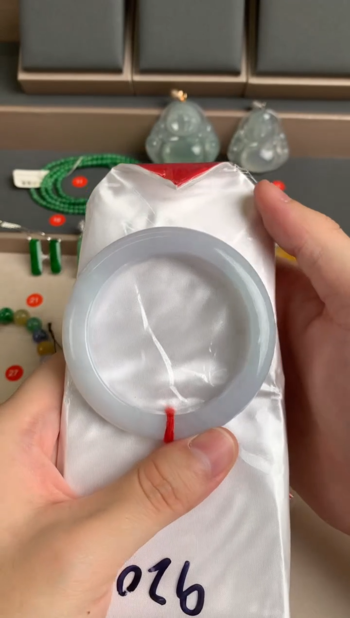 未镶嵌手镯（圆镯）翡翠手镯