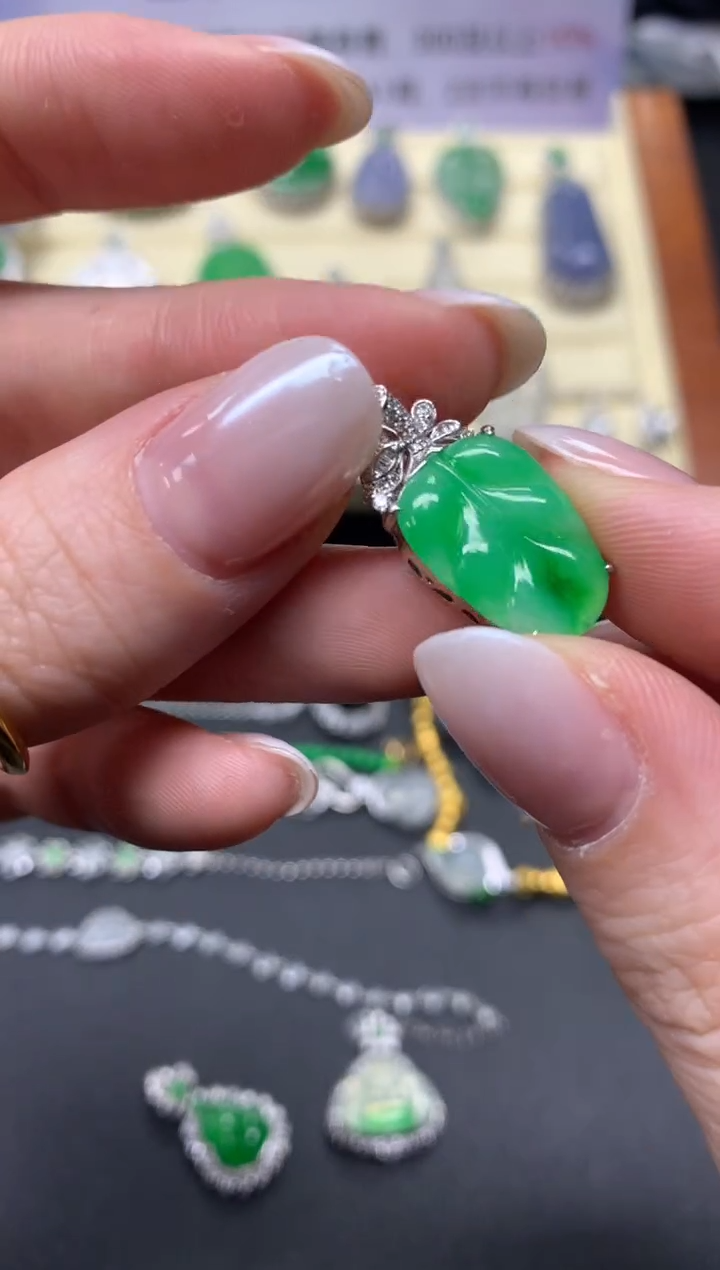【闪购商品】翡翠吊坠(不含链)18K金镶嵌吊坠|4700+470
