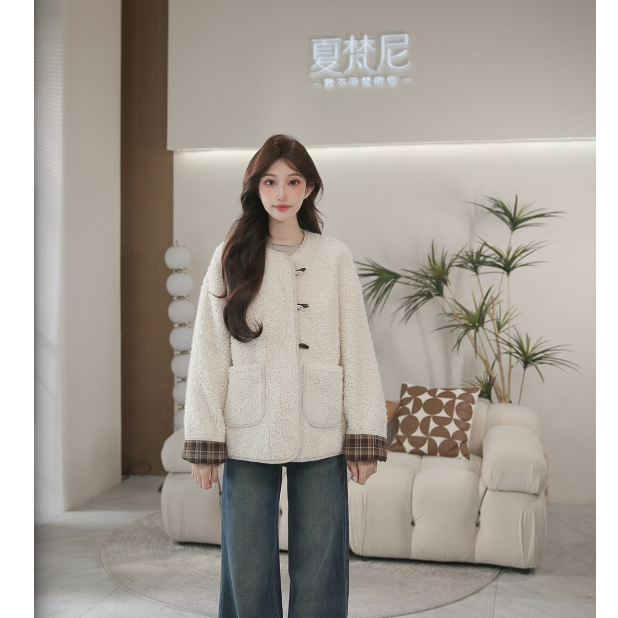 夏梵尼山扶晚月2025年秋冬新款韩版宽松百搭牛角扣皮毛一体外套