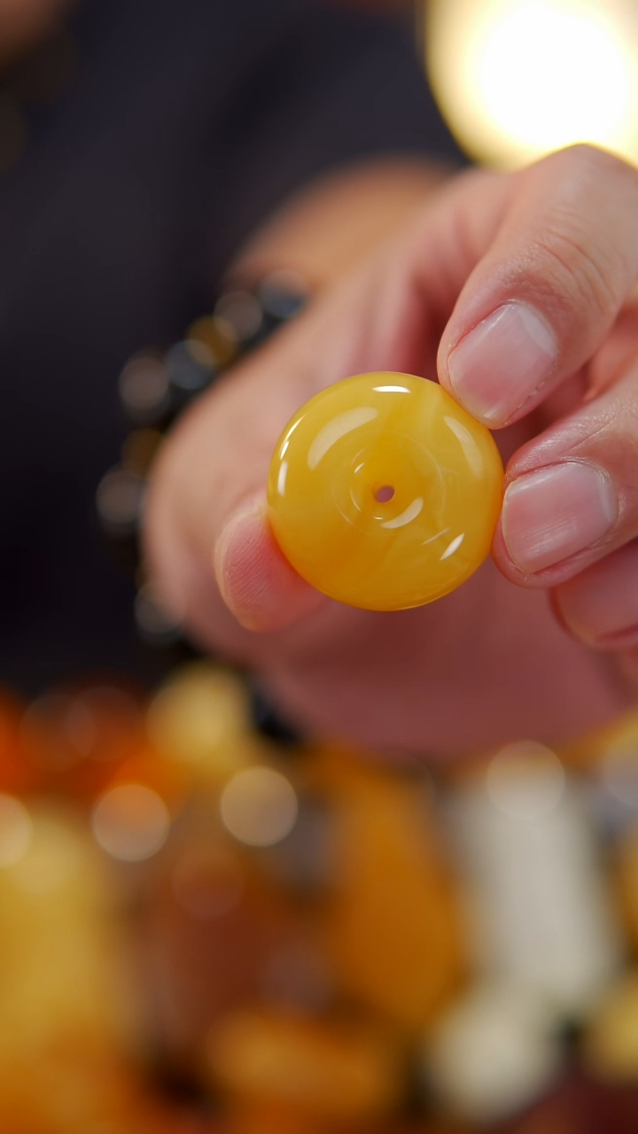 【闪购商品】蜜蜡颈饰未镶嵌10.7焦皮料平安扣