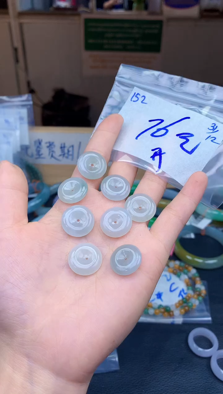 未镶嵌挂件翡翠开****?152毛货需精细抛光挂件多样性拍一发一