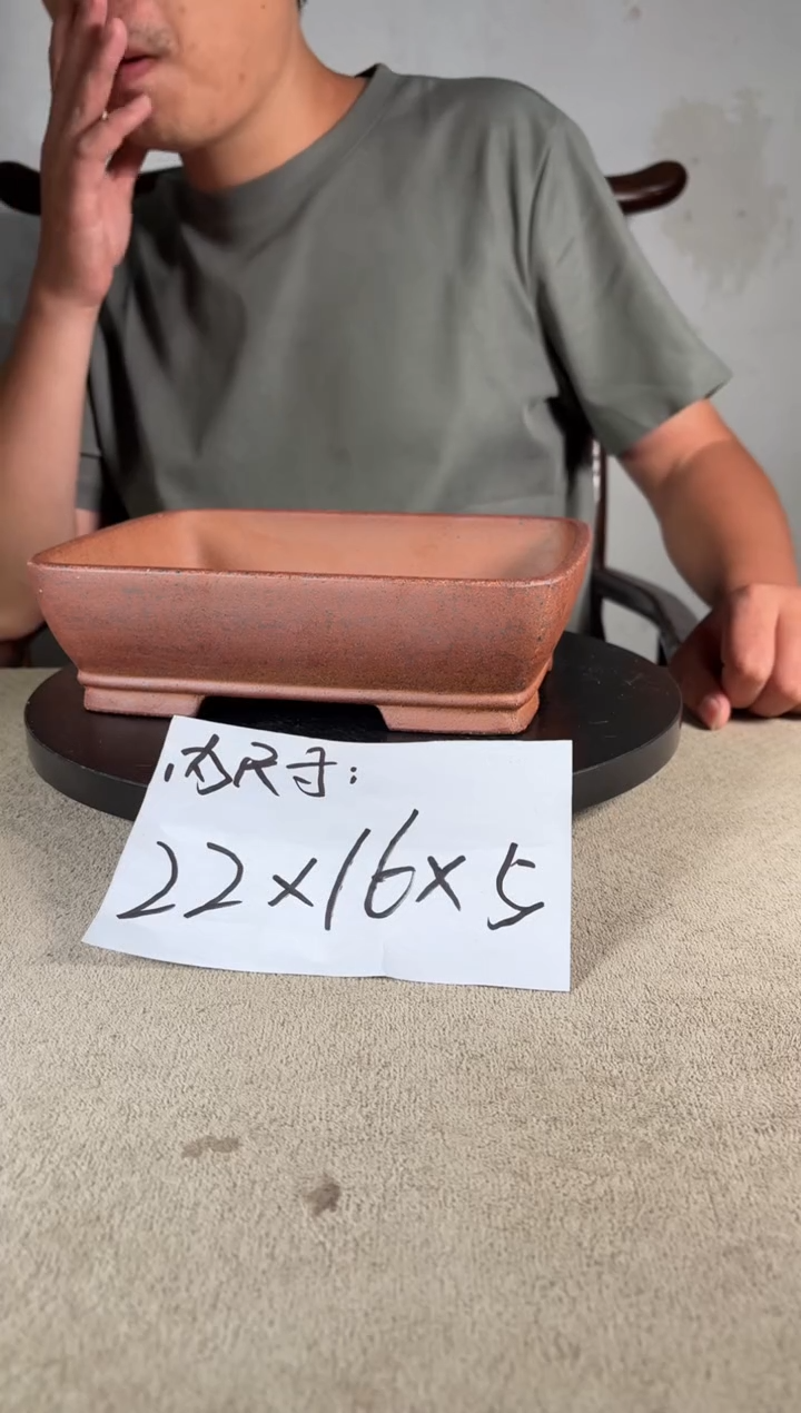 A宜兴紫砂小花盆