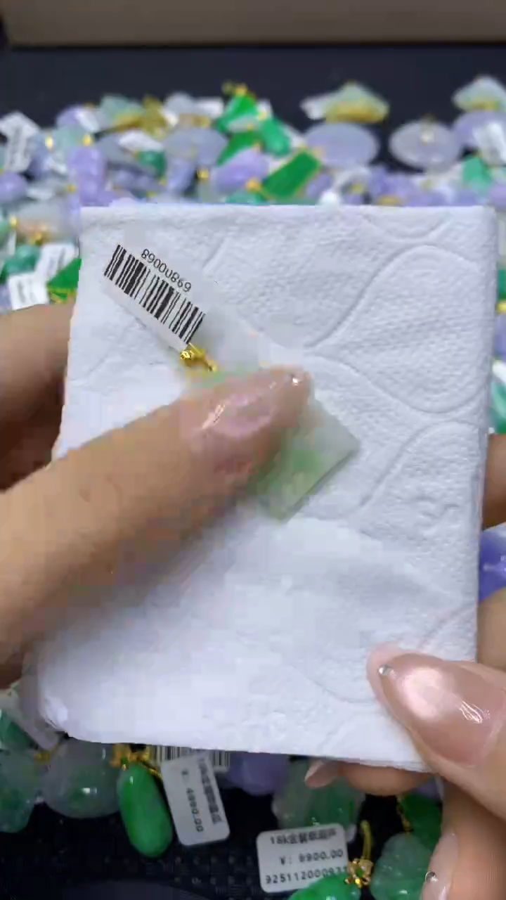 颈饰未镶嵌翡翠天然缅甸翡翠A货