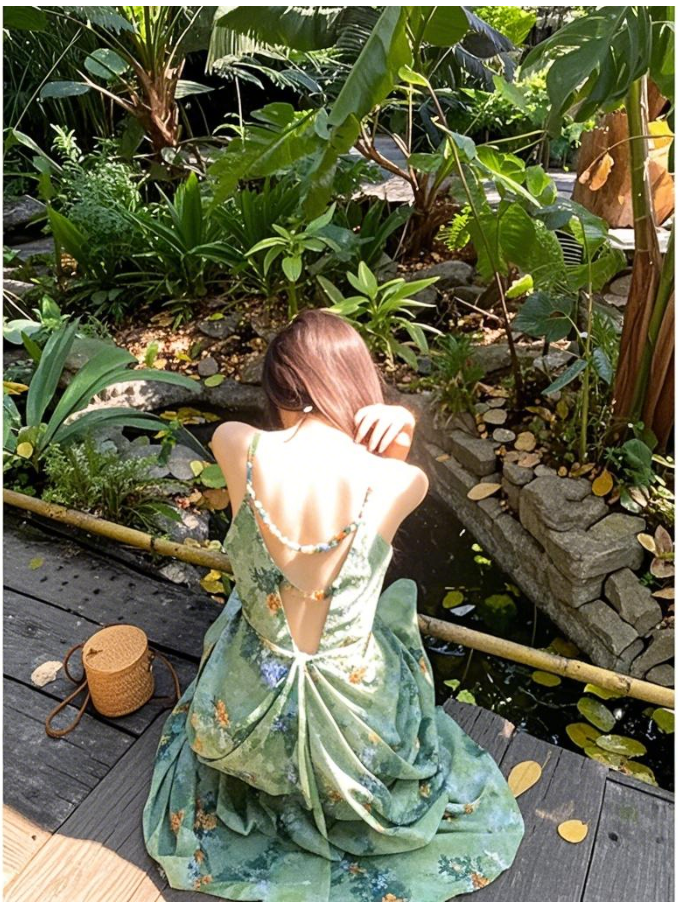 一颗甜桃yikett绿野仙踪记吊带V领收腰显瘦连衣裙女度假风夏