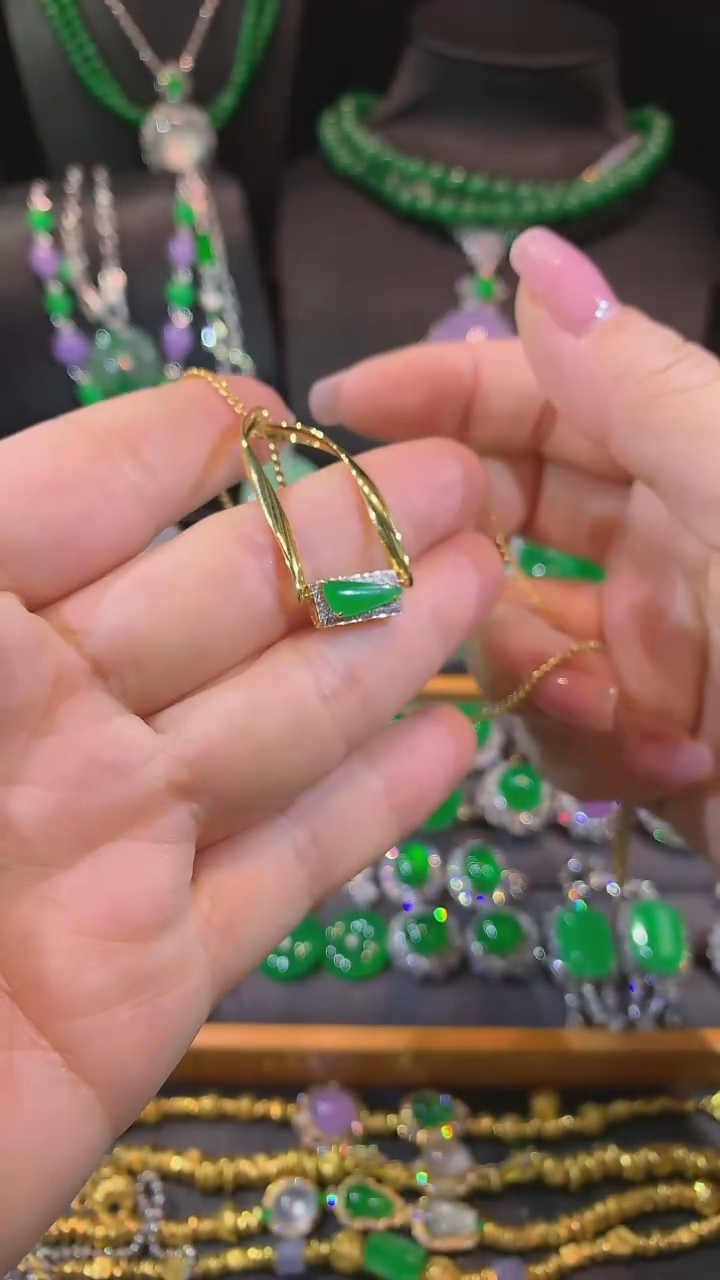 翡翠18K金镶嵌项链项链