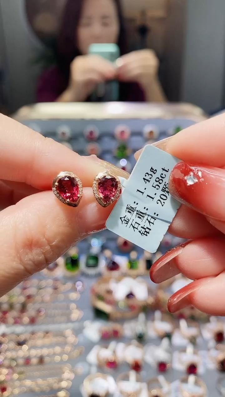 【闪购商品】碧玺耳饰18K金镶嵌1.58配钻