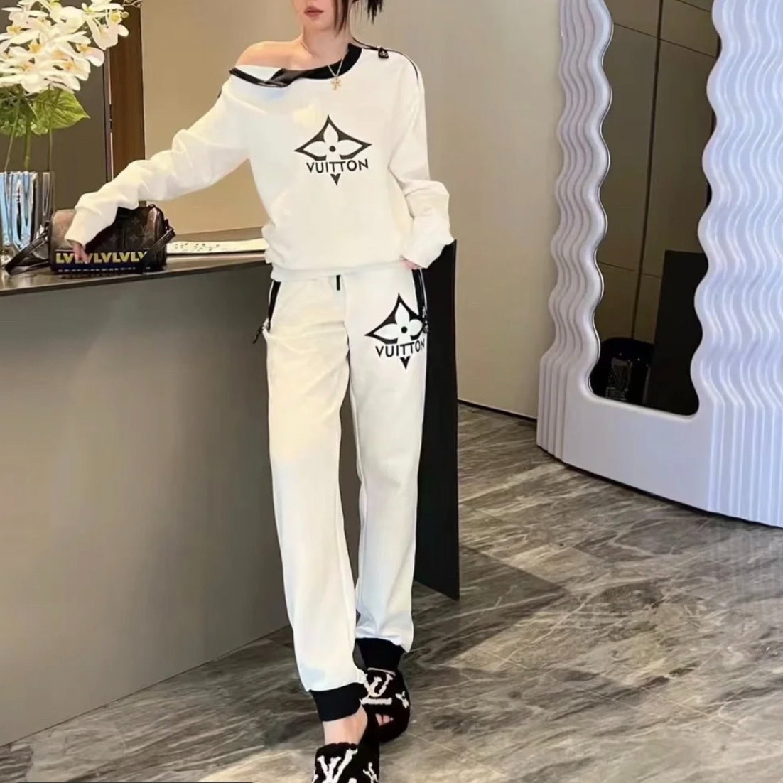 95新 LouisVuitton/路易威登 012086 23款 白色休闲裤长裤 L码