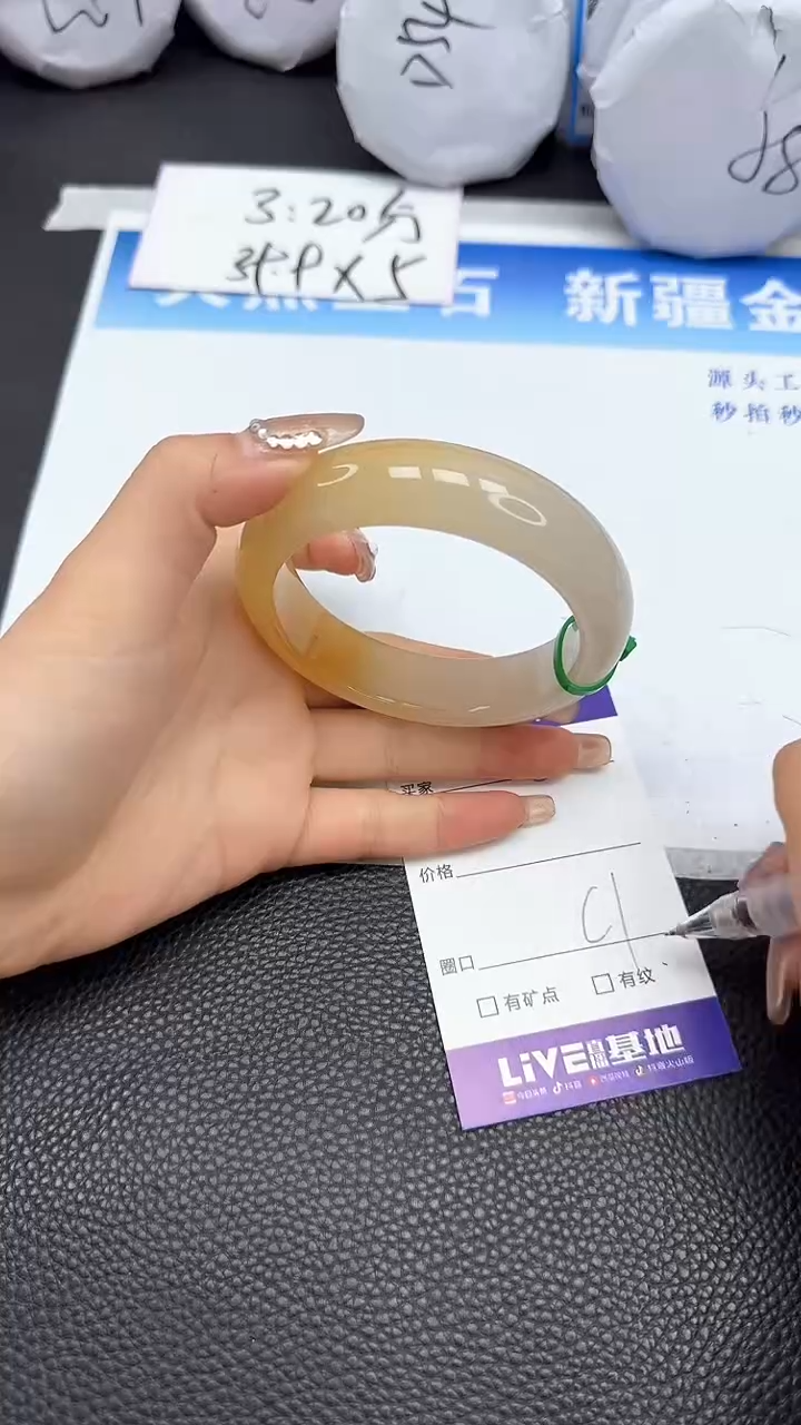 【闪购商品】石英质玉手镯未镶嵌80