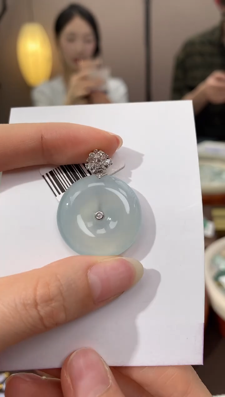 翡翠18K金镶嵌颈饰天然缅甸a货翡翠高冰平安扣