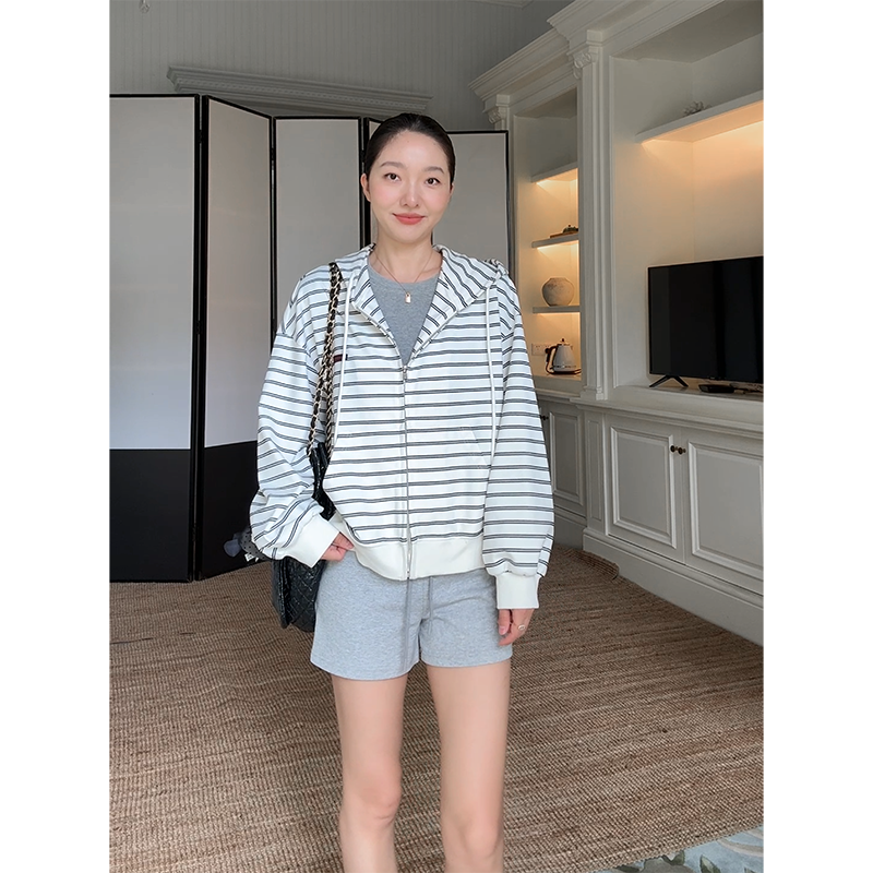 郭九九呢 休闲宽松显瘦条纹连帽卫衣开衫百搭显瘦短裤 G925T11857