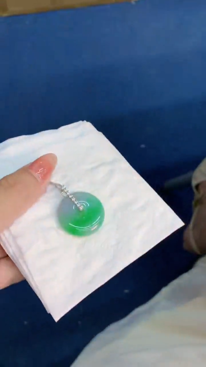 翡翠18K金镶嵌颈饰          1