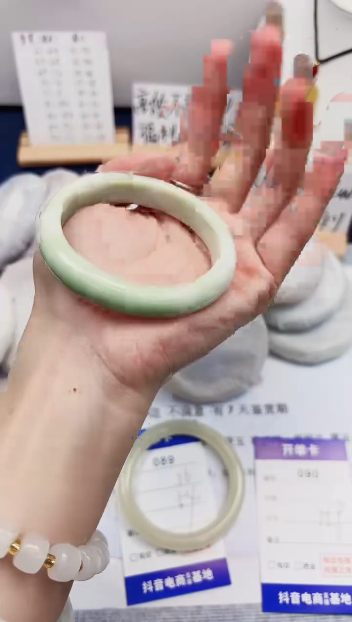 【闪购商品】石英质玉手镯未镶嵌90-翠玉-圈口55