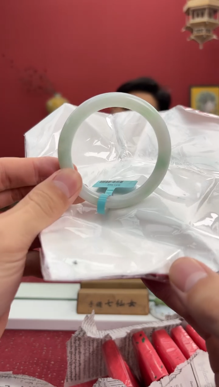 【闪购商品】翡翠手镯（圆镯）未镶嵌24手镯