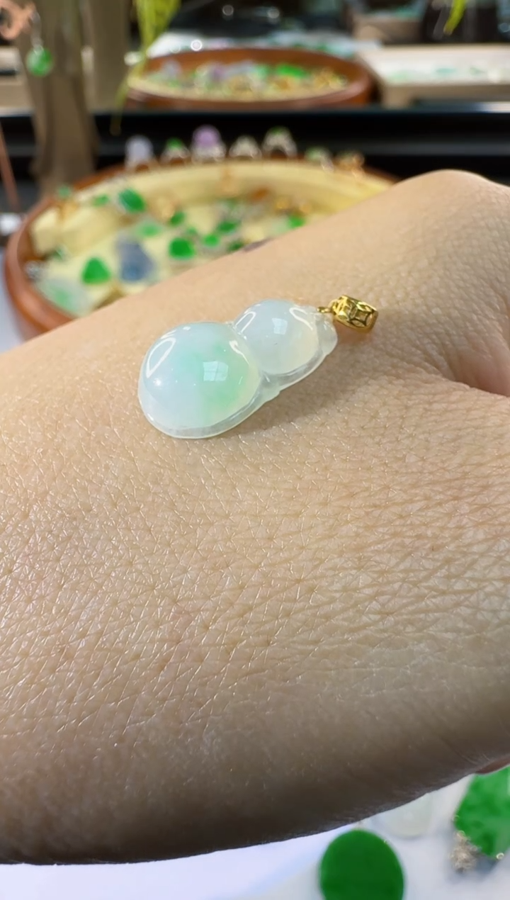 【闪购商品】翡翠颈饰18K金镶嵌翡翠吊坠