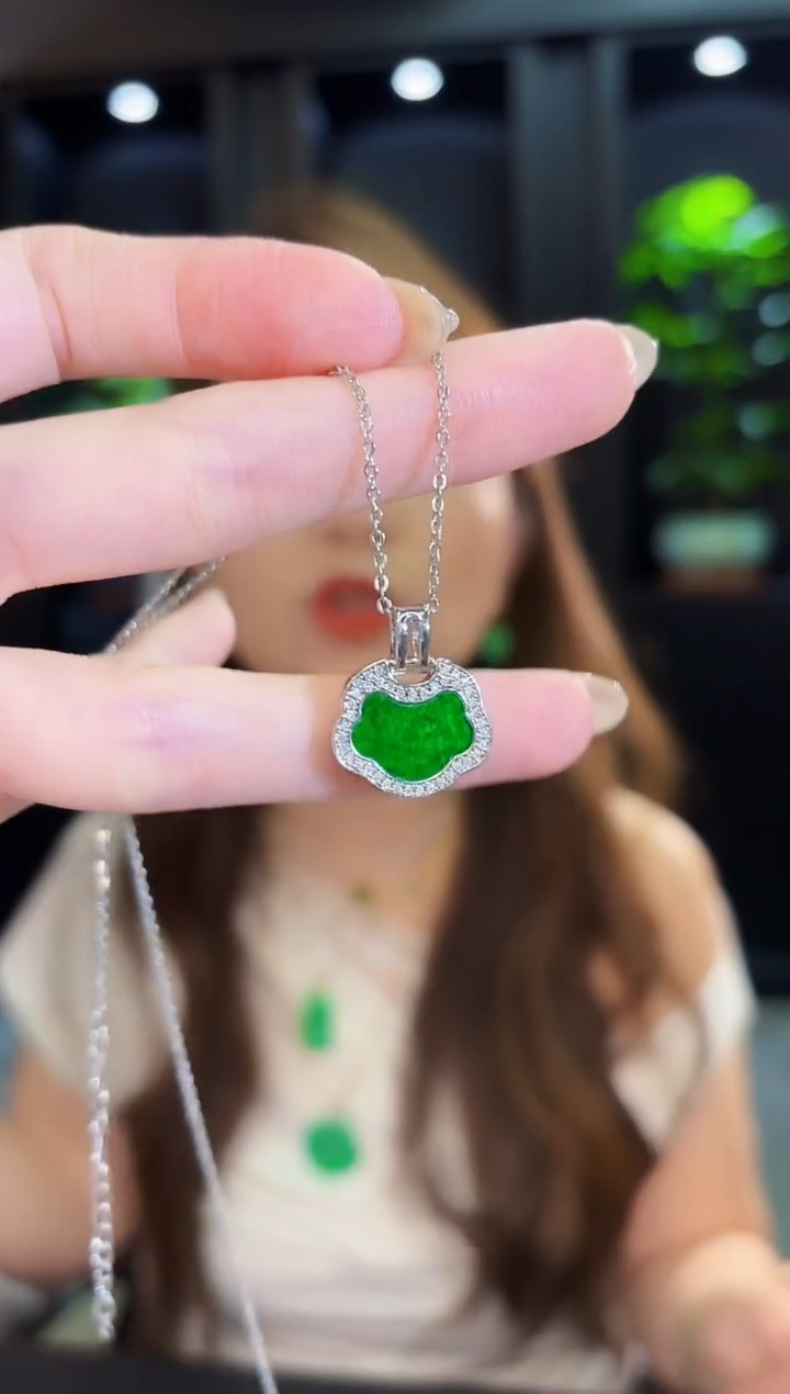 翡翠未镶嵌吊坠(赠链)缅料A货/多样性发货/一件