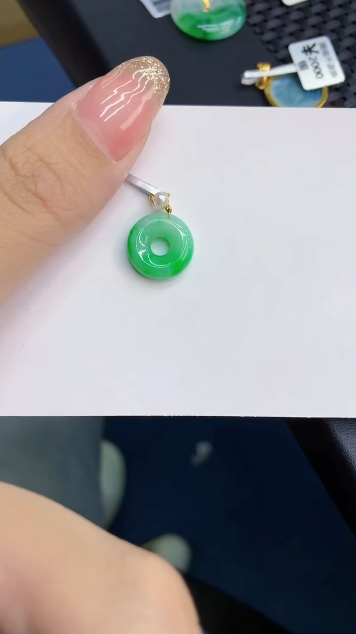 【闪购商品】翡翠18K金镶嵌颈饰            8