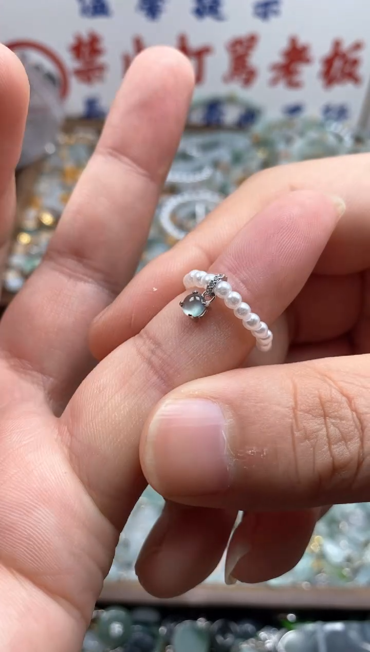 【闪购商品】翡翠颈饰未镶嵌哥哥