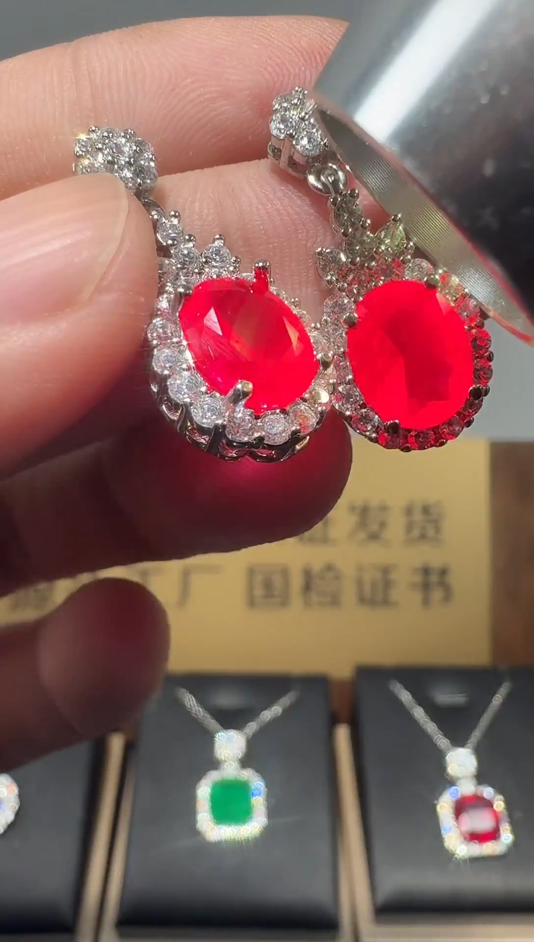 18K金镶嵌耳钉红宝石213