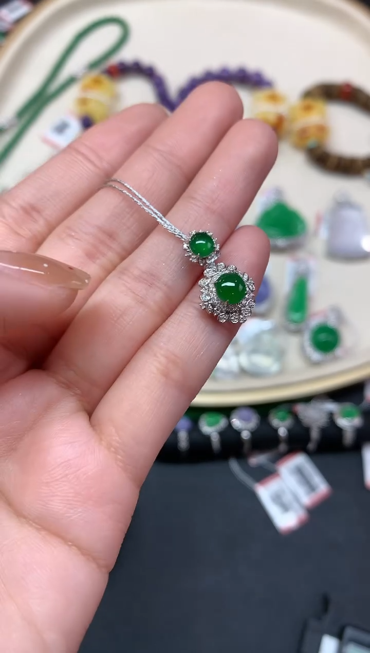 【闪购商品】翡翠吊坠(不含链)18K金镶嵌吊坠A239|2999