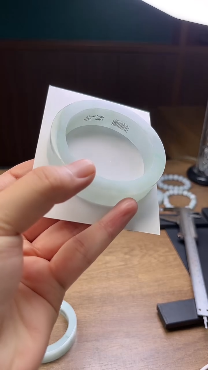 未镶嵌手镯定制翡翠英*定制