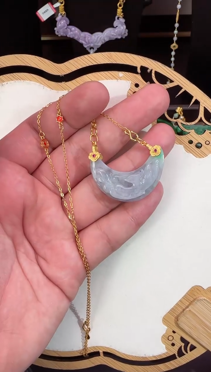 【闪购商品】翡翠颈饰未镶嵌牌子