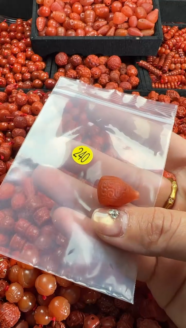 【闪购商品】南红玛瑙未镶嵌颈饰1