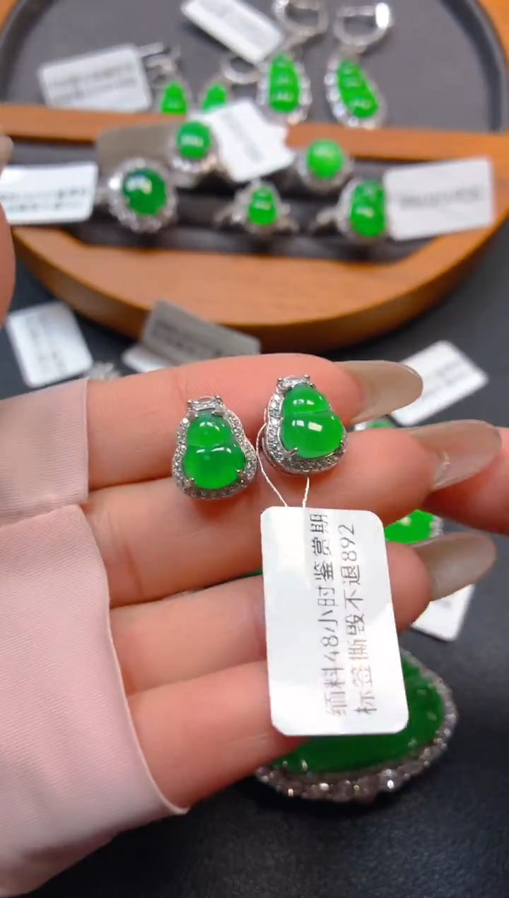 银S925镶嵌翡翠耳饰1