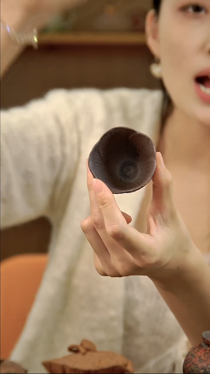 言野手作  岩矿花瓣杯