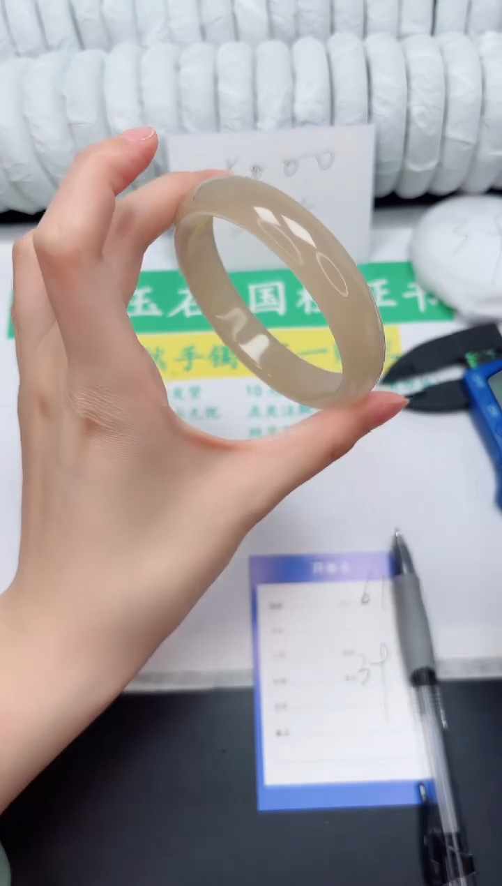 未镶嵌手镯石英质玉61-62XBJ