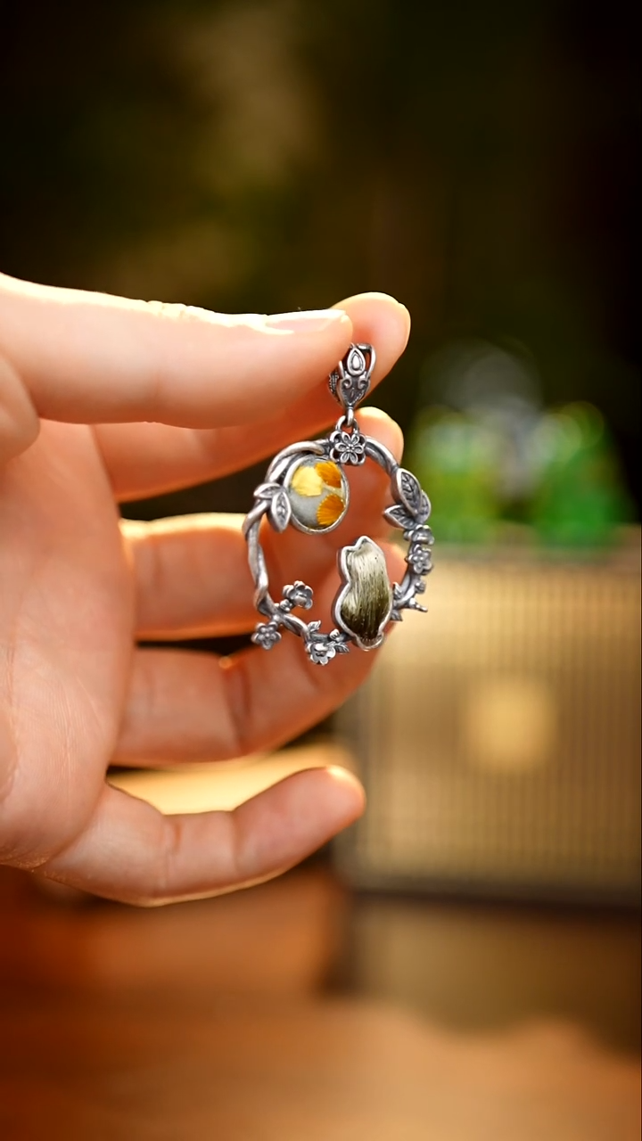 刺绣私人定制苗族手工Q68