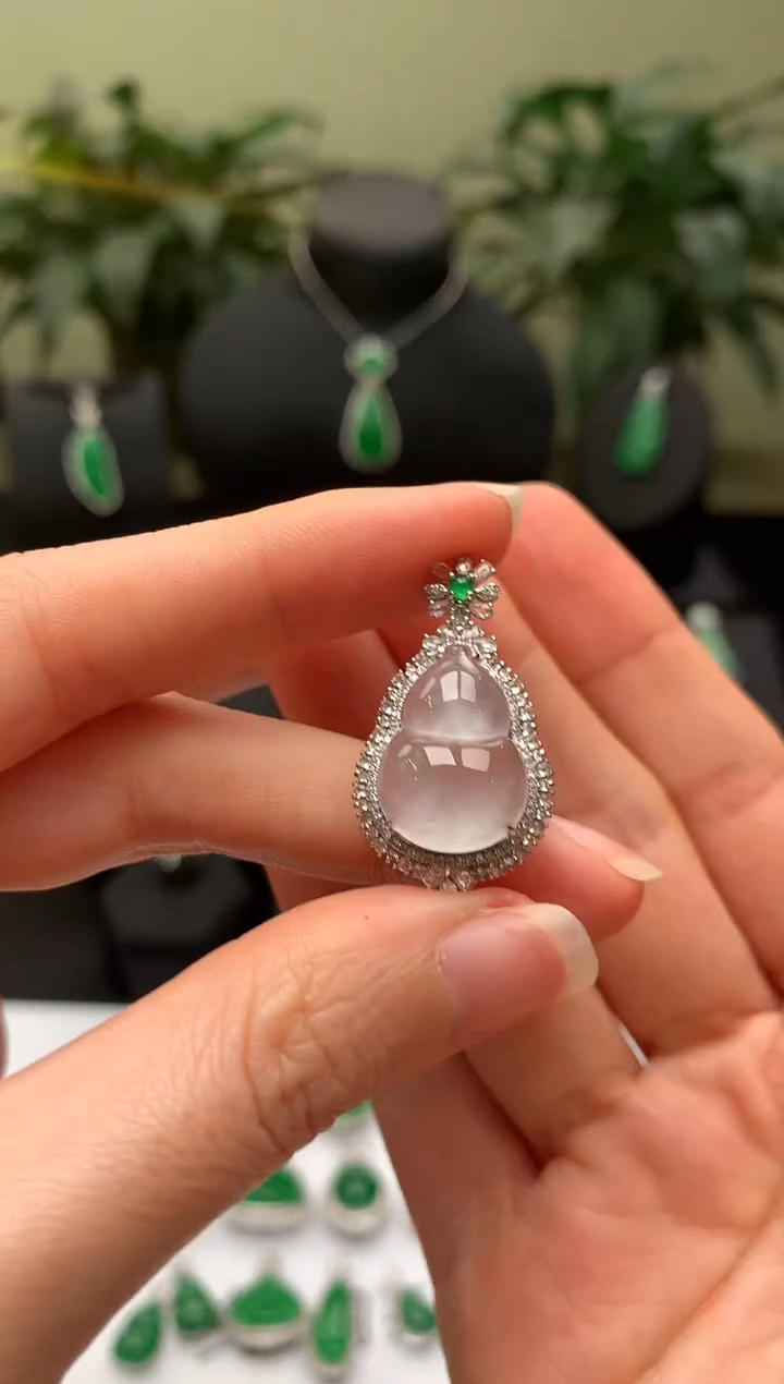 【闪购商品】翡翠颈饰18K金镶嵌葫芦