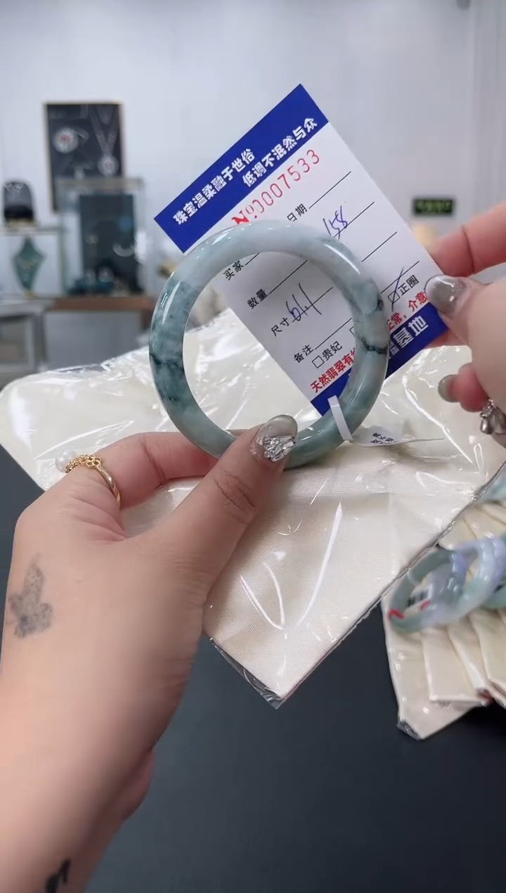 【闪购商品】翡翠手镯未镶嵌天然翡翠A货