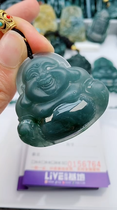 翡翠未镶嵌颈饰              