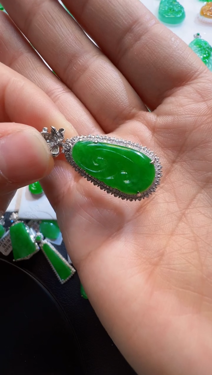 翡翠18K金镶嵌吊坠(不含链)如意