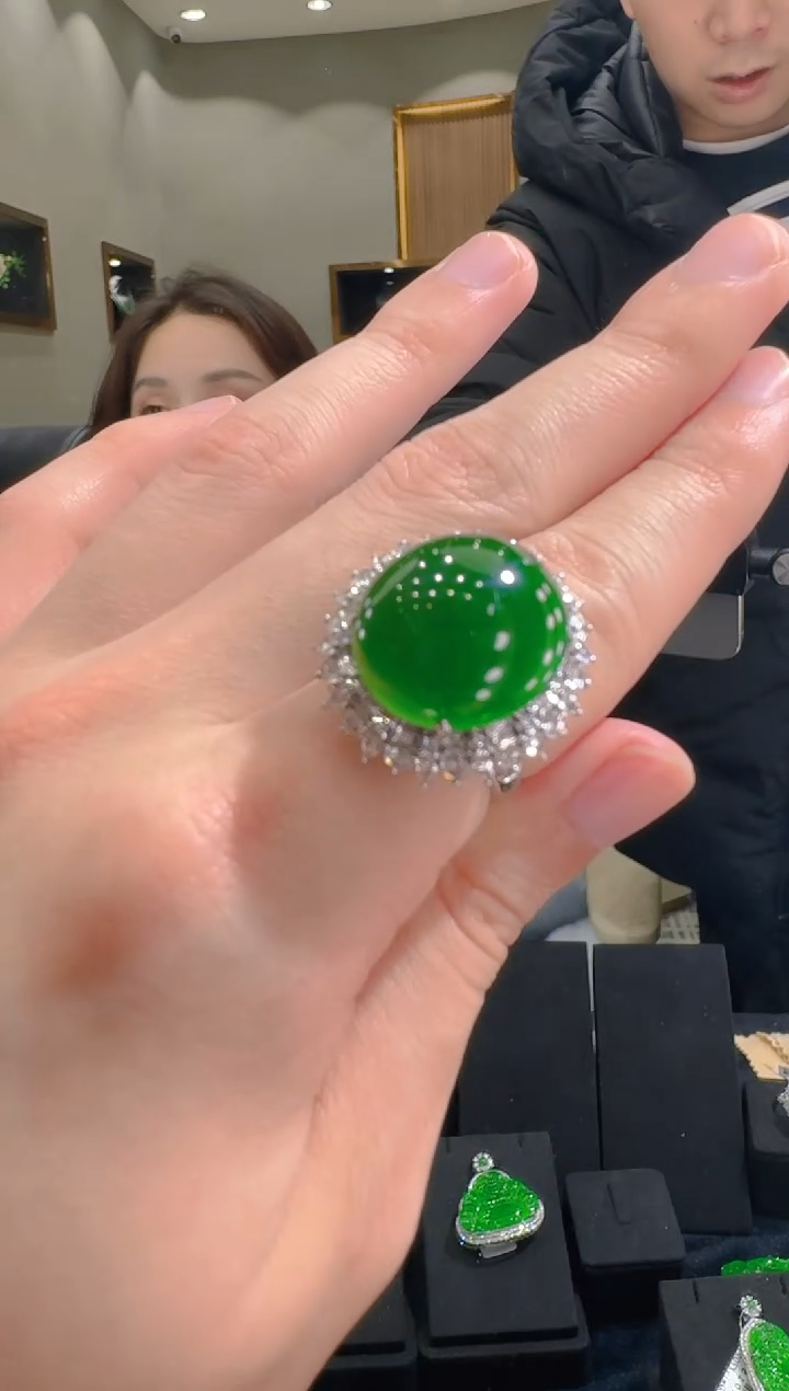 【闪购商品】翡翠戒指18K金镶嵌天然翡翠A货