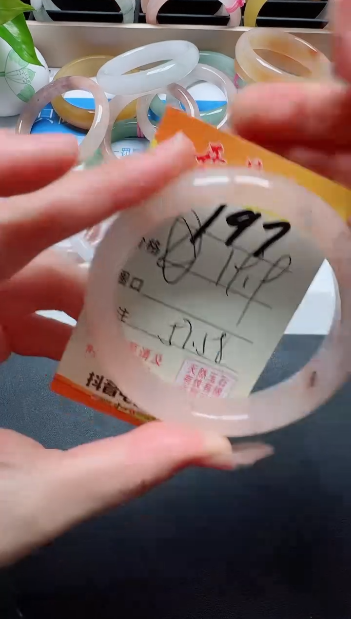 【闪购商品】石英质玉手镯未镶嵌197