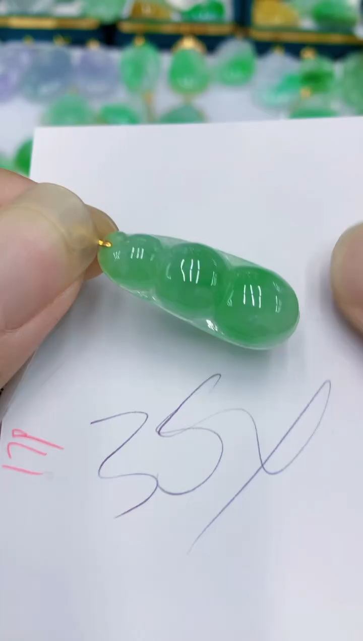 翡翠18K金镶嵌颈饰1111111111