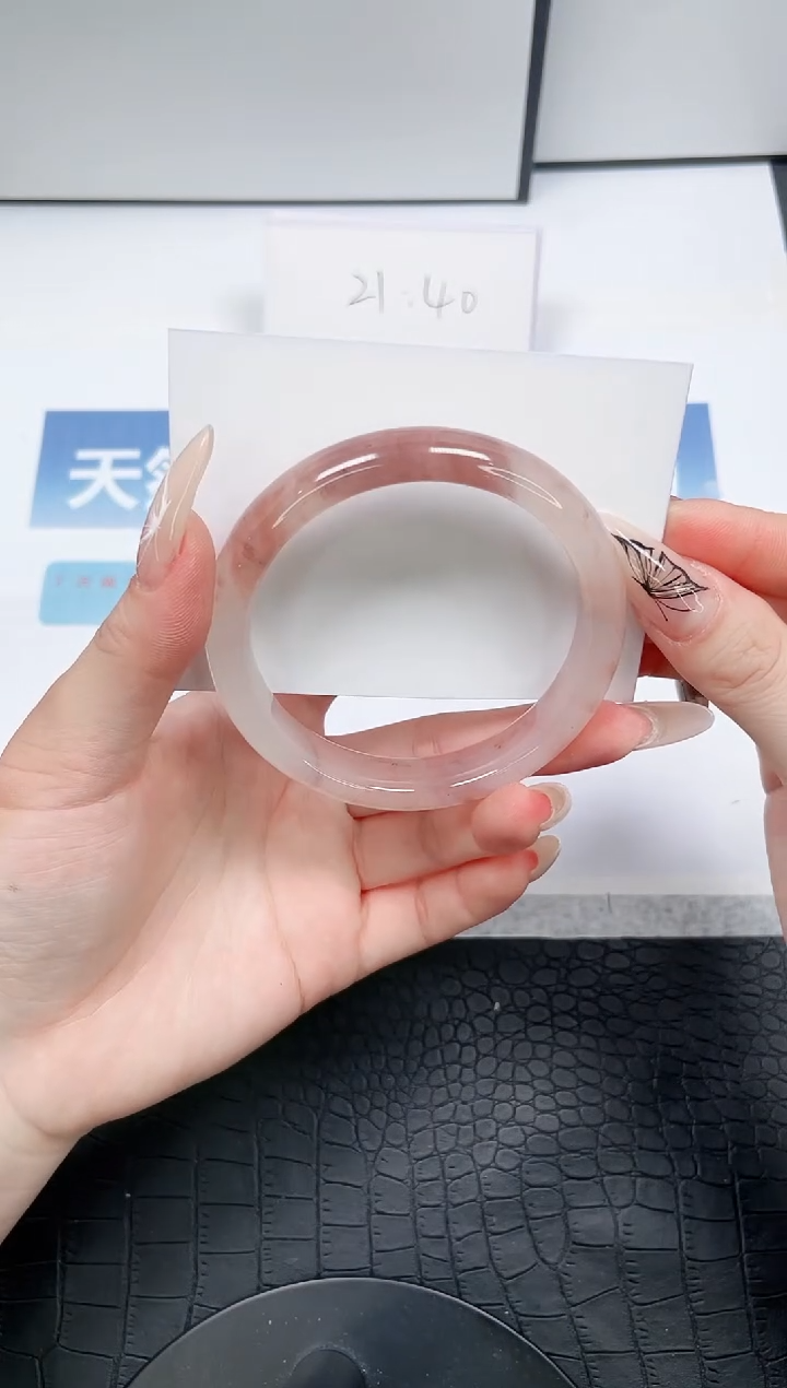 【闪购商品】石英质玉手镯未镶嵌189-60