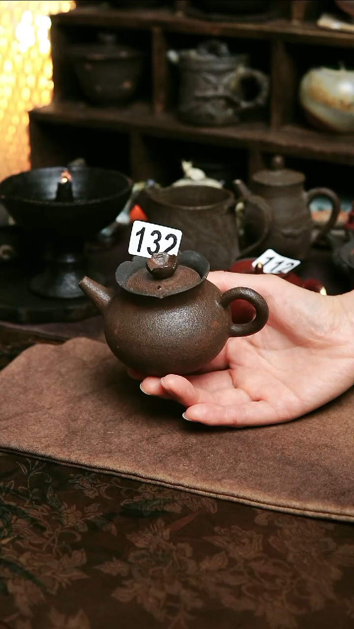 紫砂全手工花口茶壶125毫升左右容量